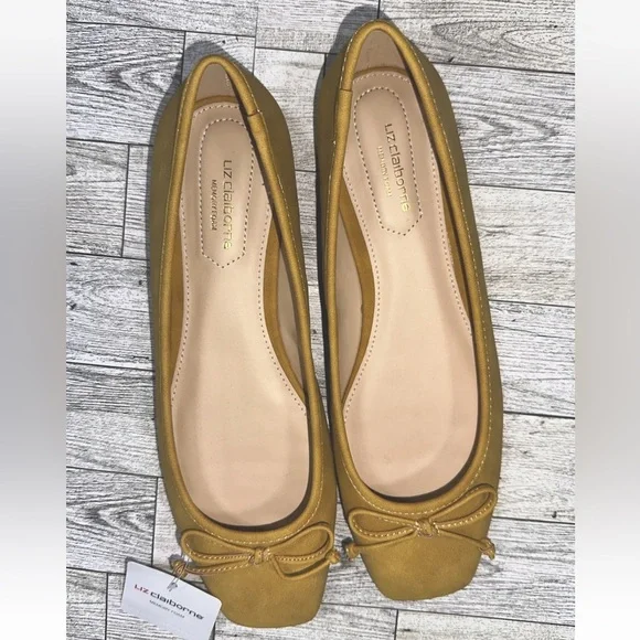 NEW LIZ CLAIBORNE womens Flushing flat slip on shoes sz 7.5M gold faux suede - Picture 4 of 7